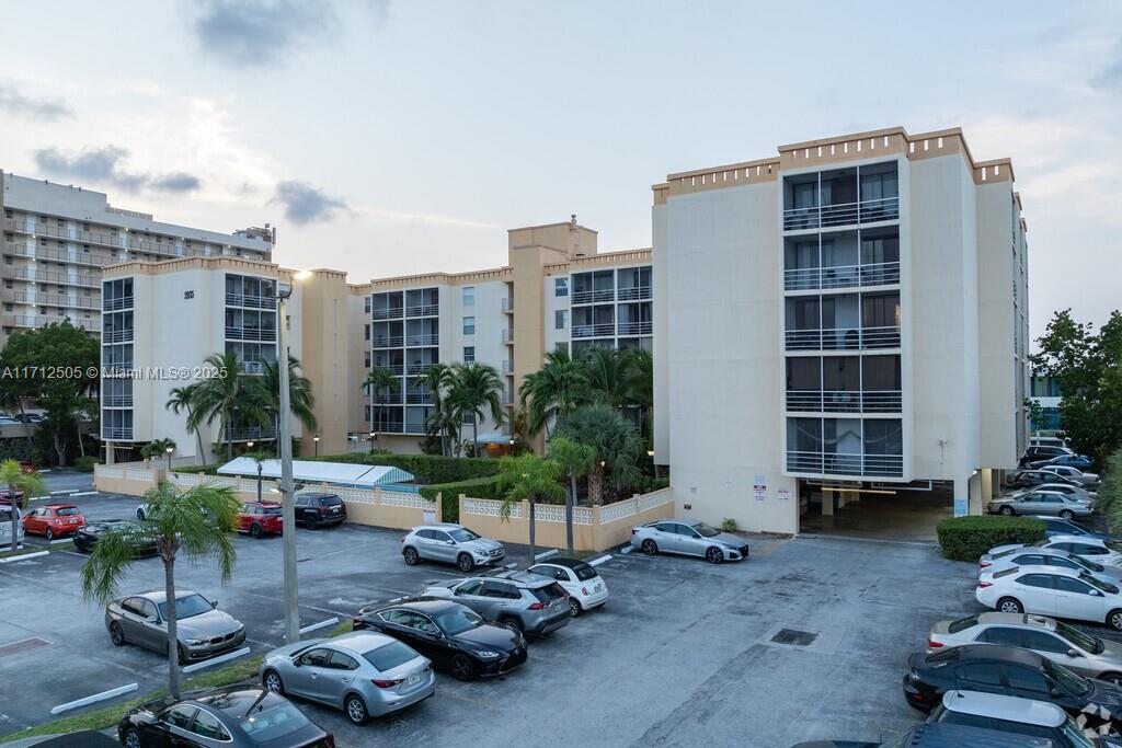 2935 NE 163rd St #4B, North Miami Beach, Florida image 2