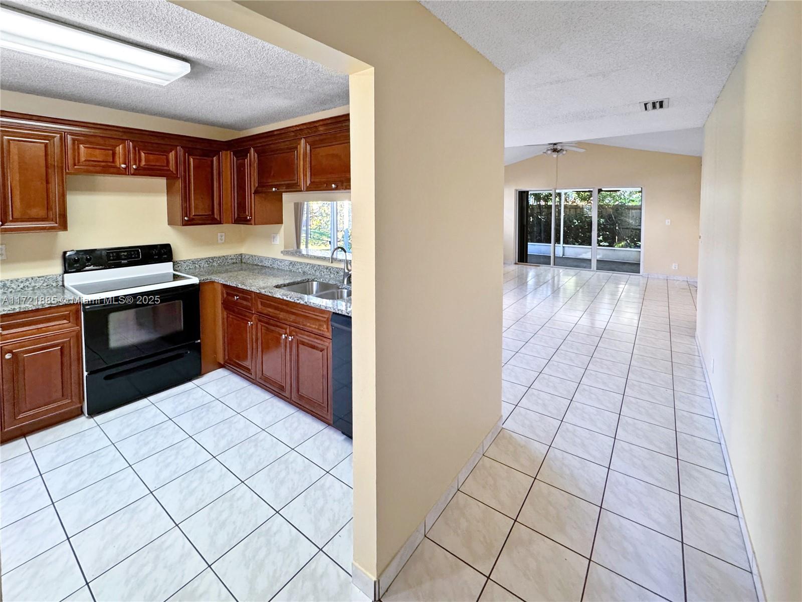 2671 E Saratoga Dr, Cooper City, Florida image 9