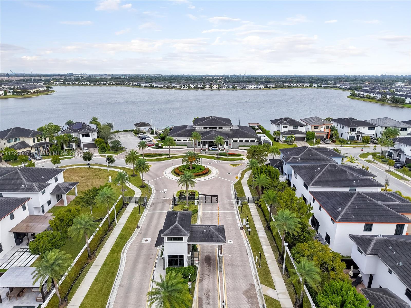 8762 NW 158th St, Miami Lakes, Florida image 5