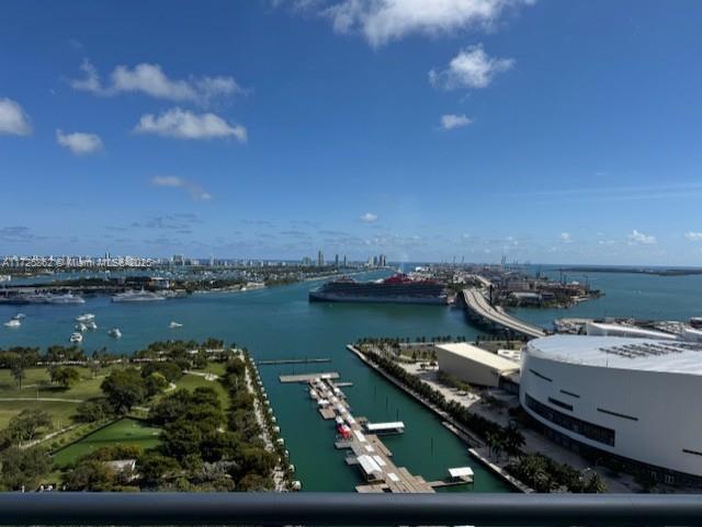 Amazing views of Biscayne Bay. Best concierge building in Miami at this elite address. Amenities include private movie theater, piano bar / Conference rooms and pools. Sophistication and elegance are hallmarks of the fabulous architecture. Large master bedroom and guess bath. Upgraded appliances in this fantastic kitchen. Custom mater bedroom closet.