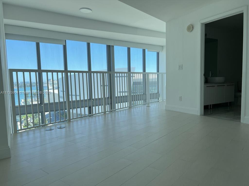 888 Biscayne Blvd #1102, Miami FL 33132