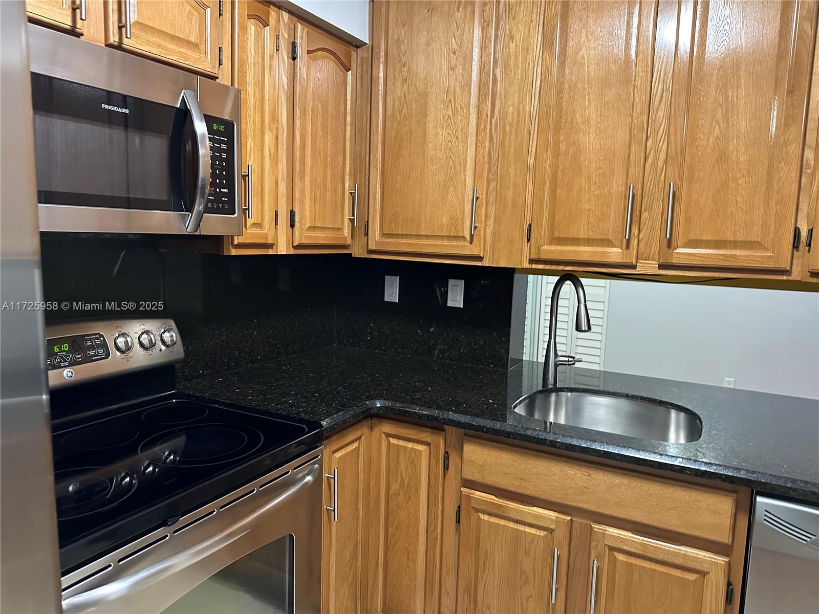 2709 S Oakland Forest Dr #104, Oakland Park, Florida image 6