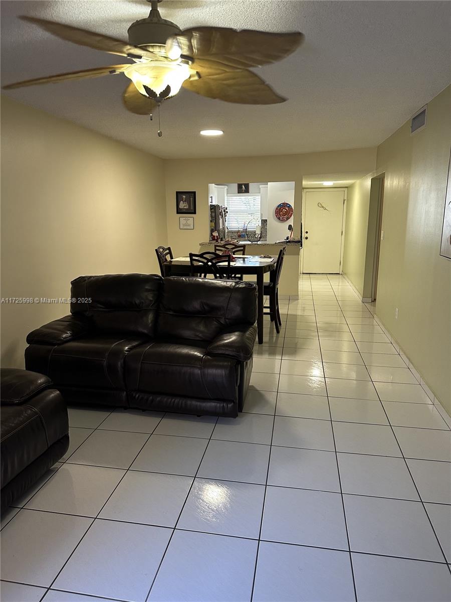 1630 W 46th St #204C, Hialeah, Florida image 3