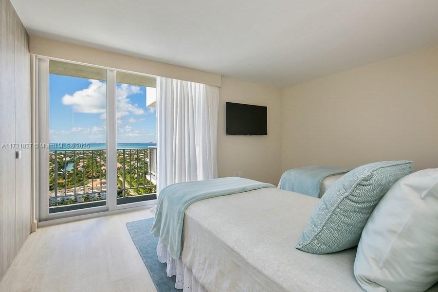 881 Ocean Dr #PH 27E, Key Biscayne FL 33149