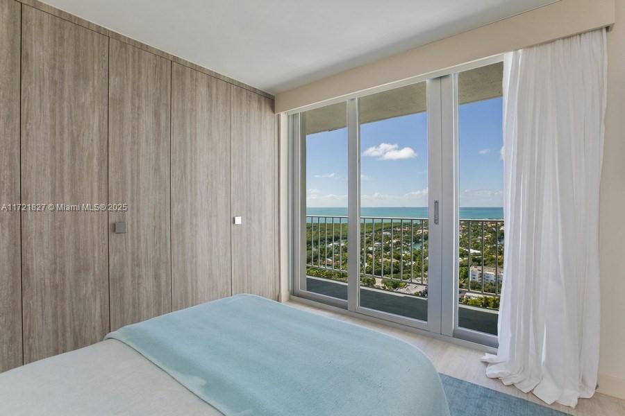 881 Ocean Dr #PH 27E, Key Biscayne FL 33149