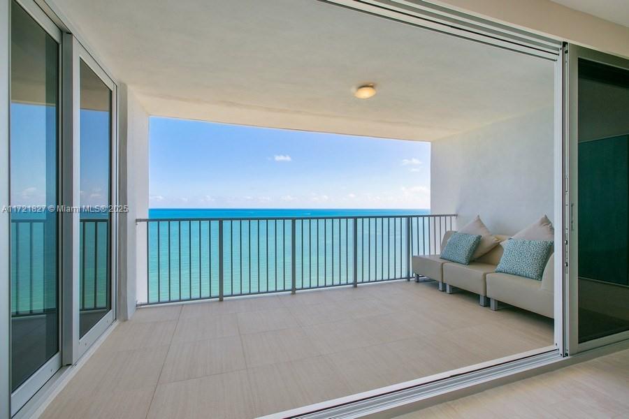 881 Ocean Dr #PH 27E, Key Biscayne FL 33149