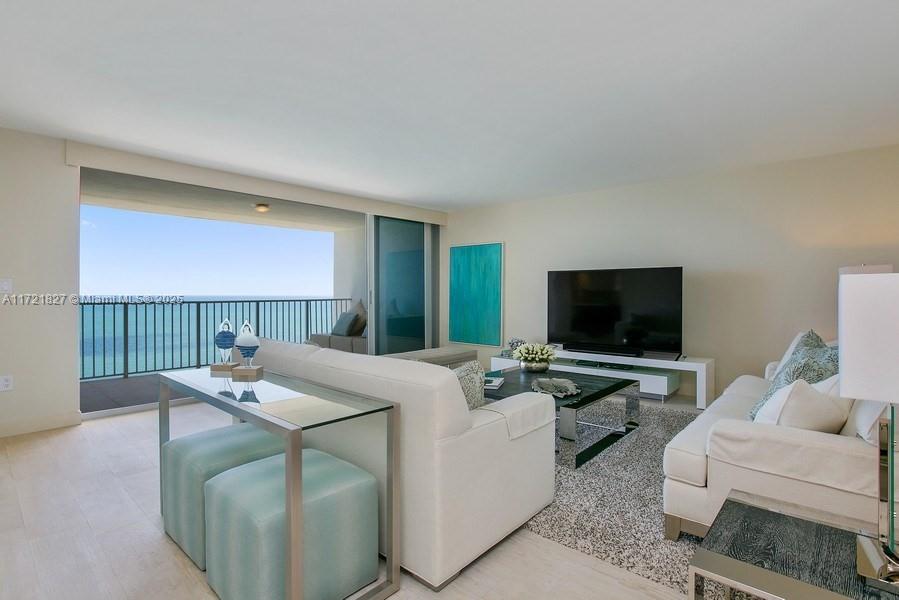881 Ocean Dr #PH 27E, Key Biscayne FL 33149