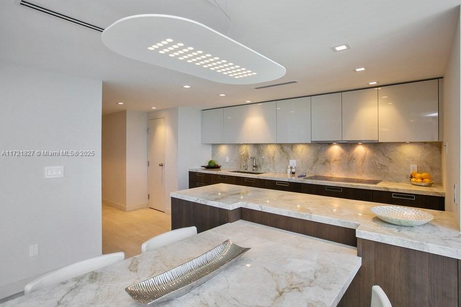 881 Ocean Dr #PH 27E, Key Biscayne FL 33149