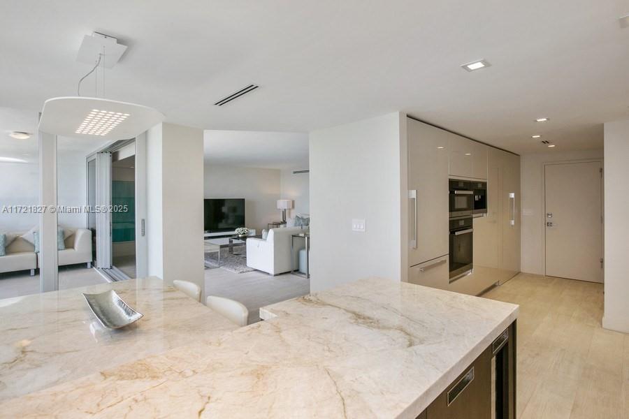 881 Ocean Dr #PH 27E, Key Biscayne FL 33149