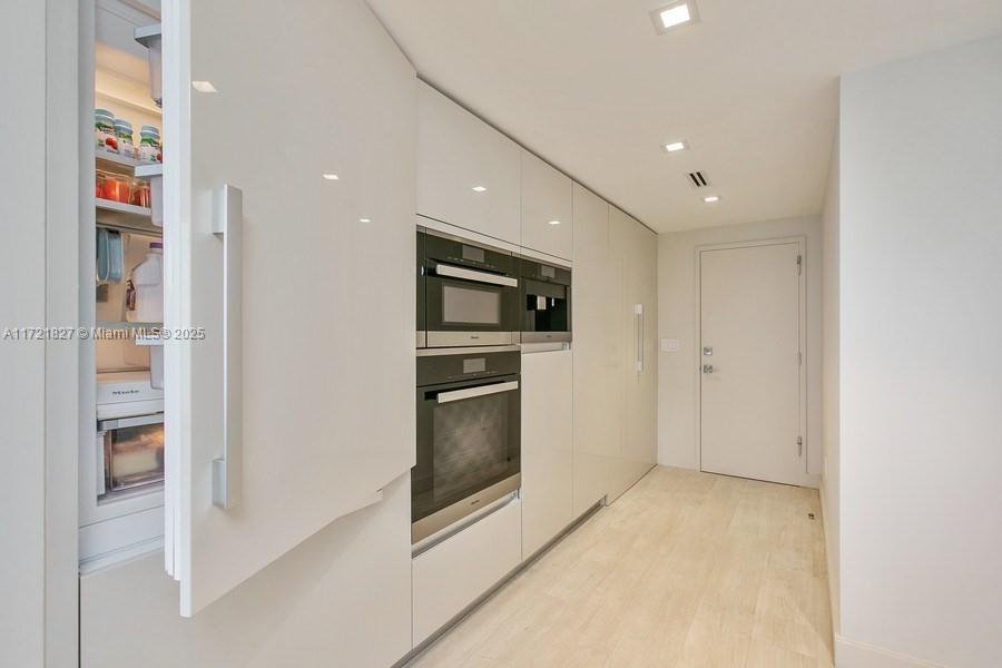 881 Ocean Dr #PH 27E, Key Biscayne FL 33149