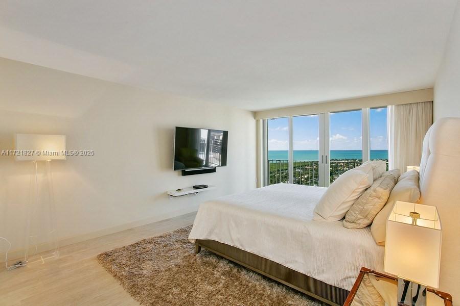 881 Ocean Dr #PH 27E, Key Biscayne FL 33149