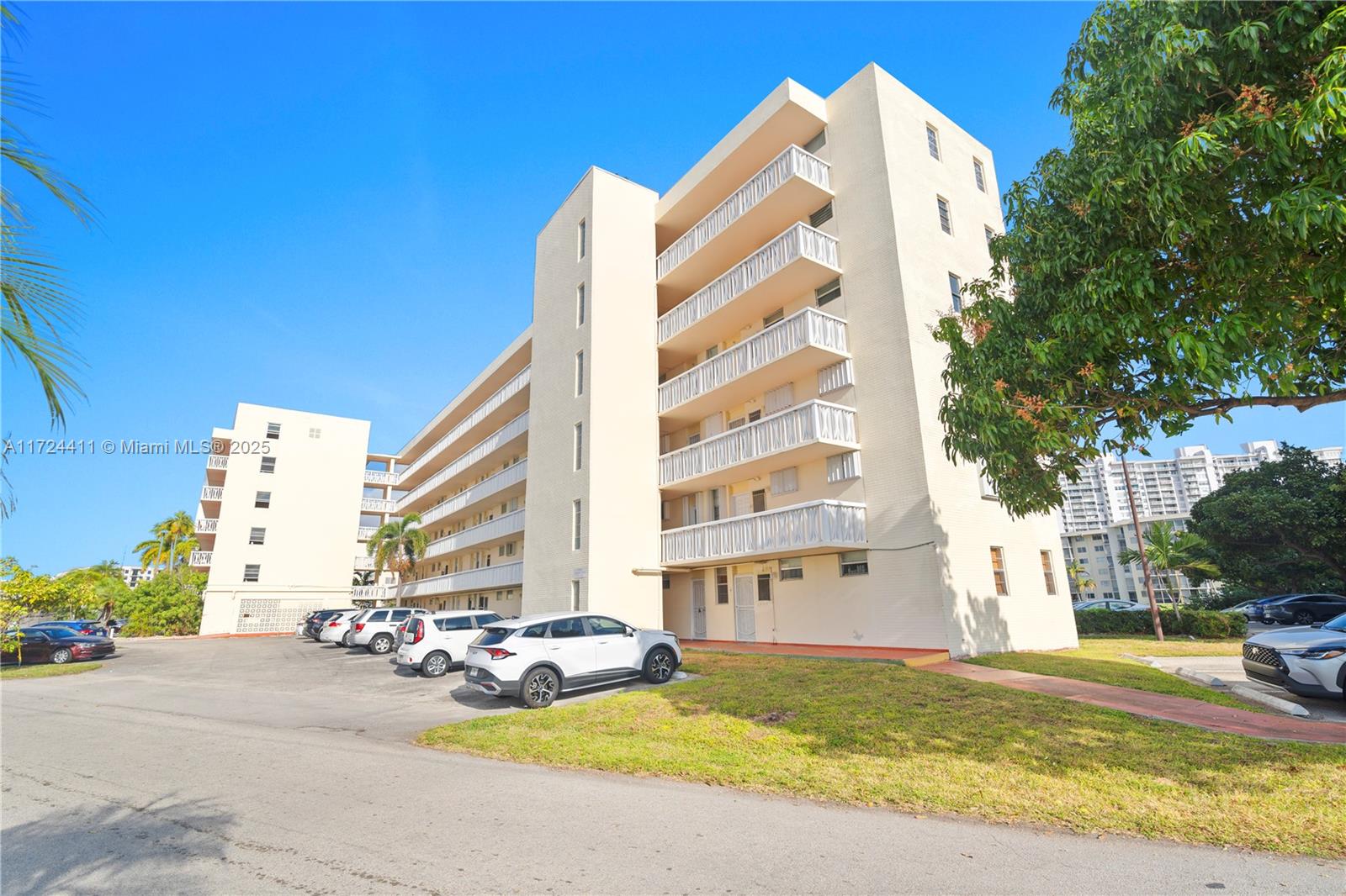 2903 Point East Dr #K408, Aventura, Florida image 35