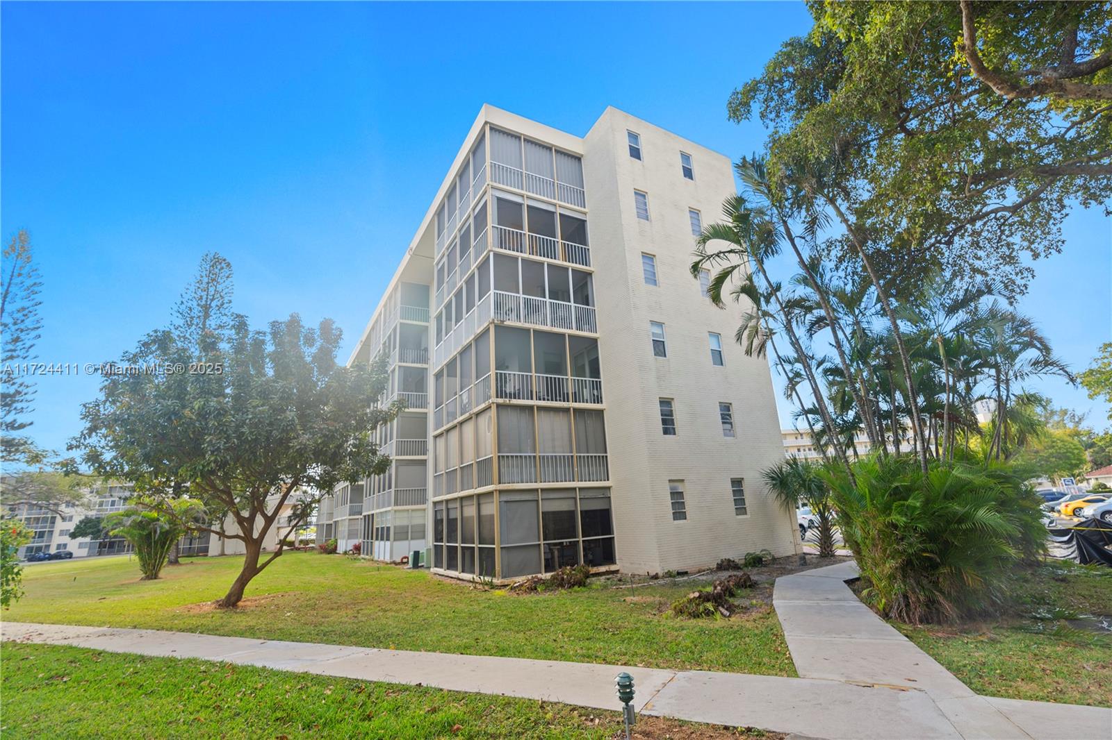 2903 Point East Dr #K408, Aventura, Florida image 36