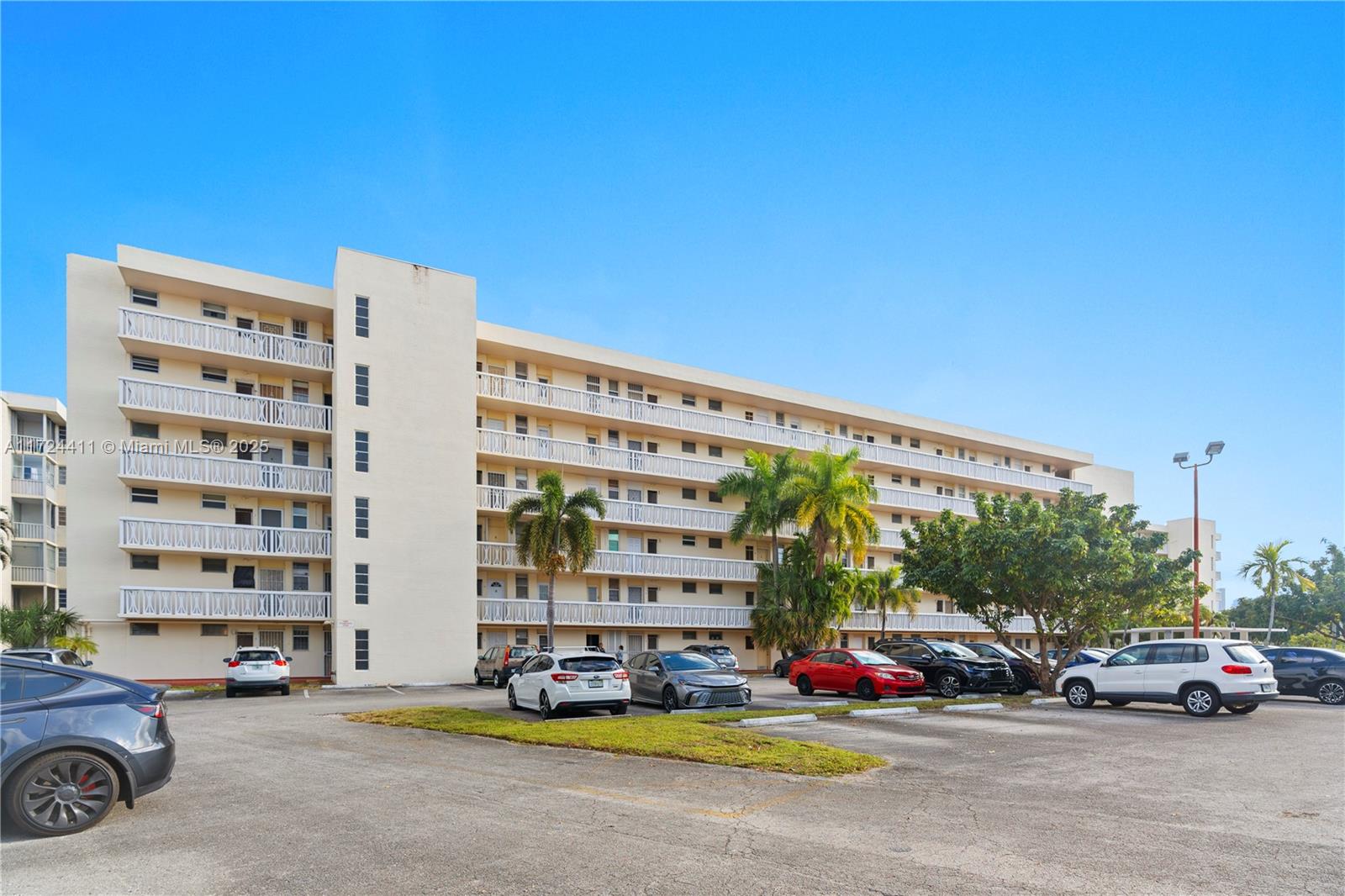 2903 Point East Dr #K408, Aventura, Florida image 37