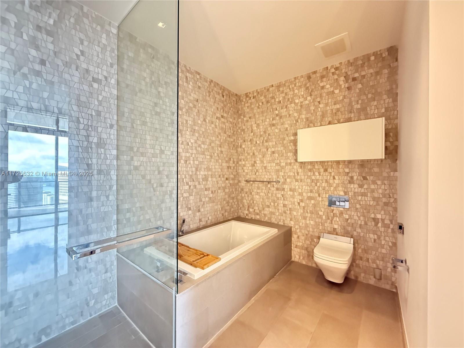 88 SW 7th St #4105, Miami FL 33130