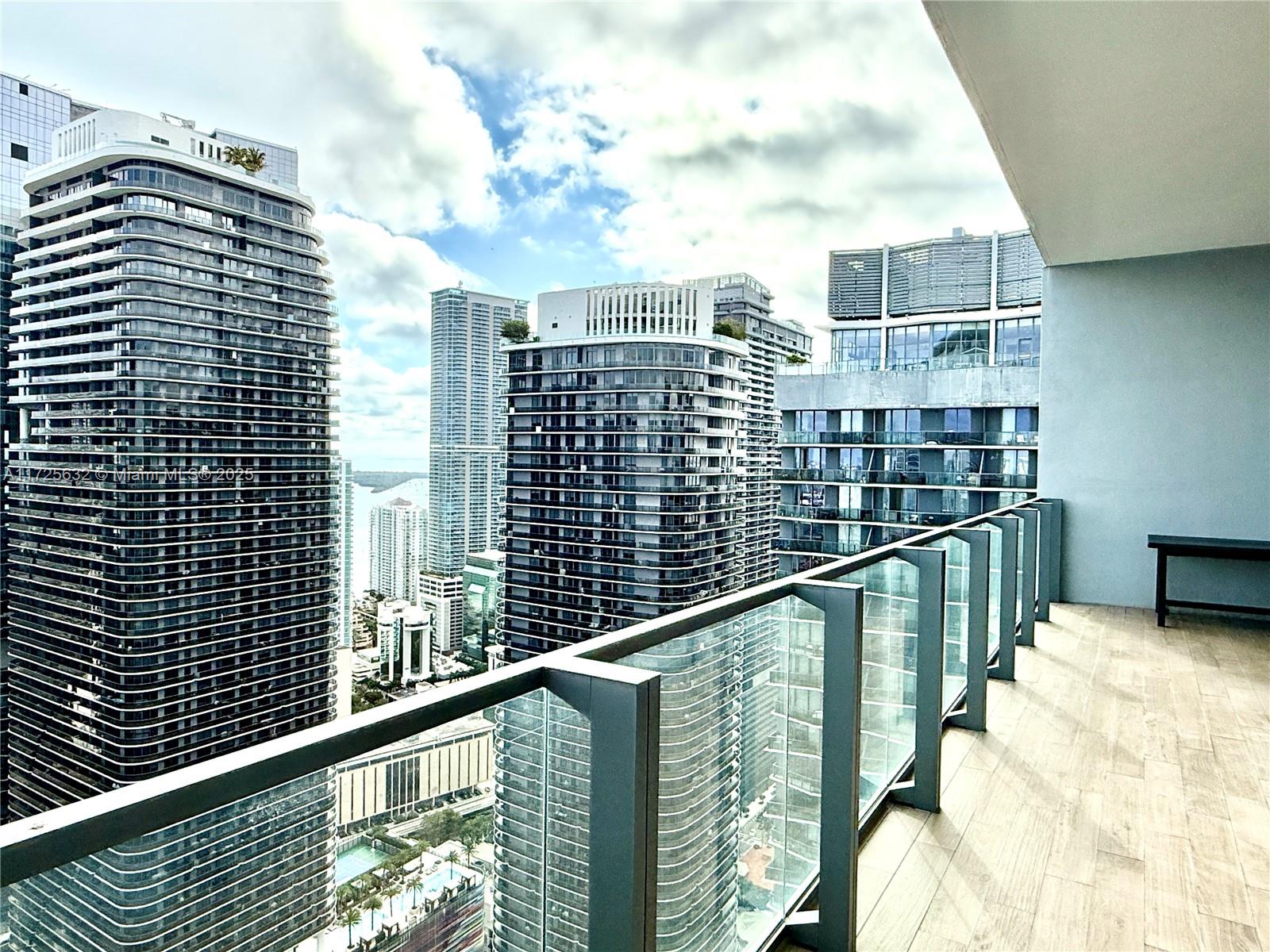 88 SW 7th St #4105, Miami FL 33130
