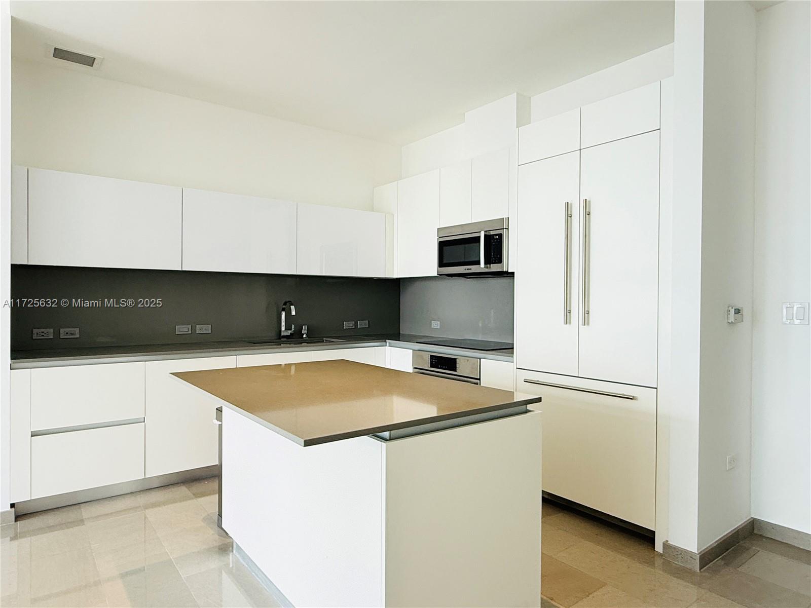 88 SW 7th St #4105, Miami FL 33130