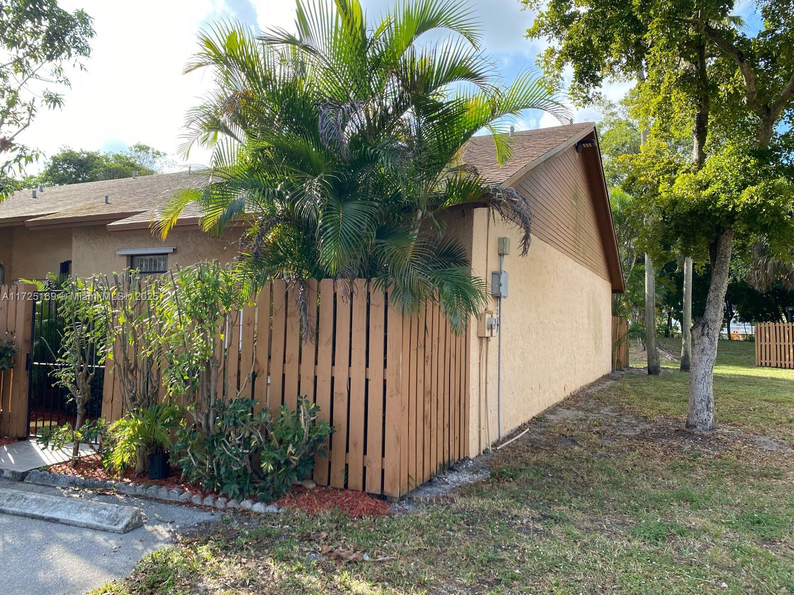 18960 NW 67th Pl, Hialeah, Florida image 3