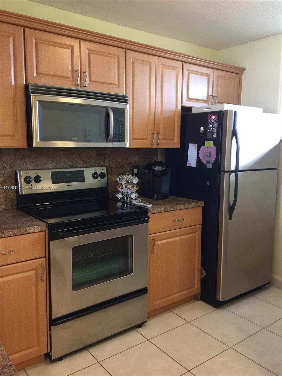 110 Lake Emerald Dr #403, Oakland Park, Florida image 2