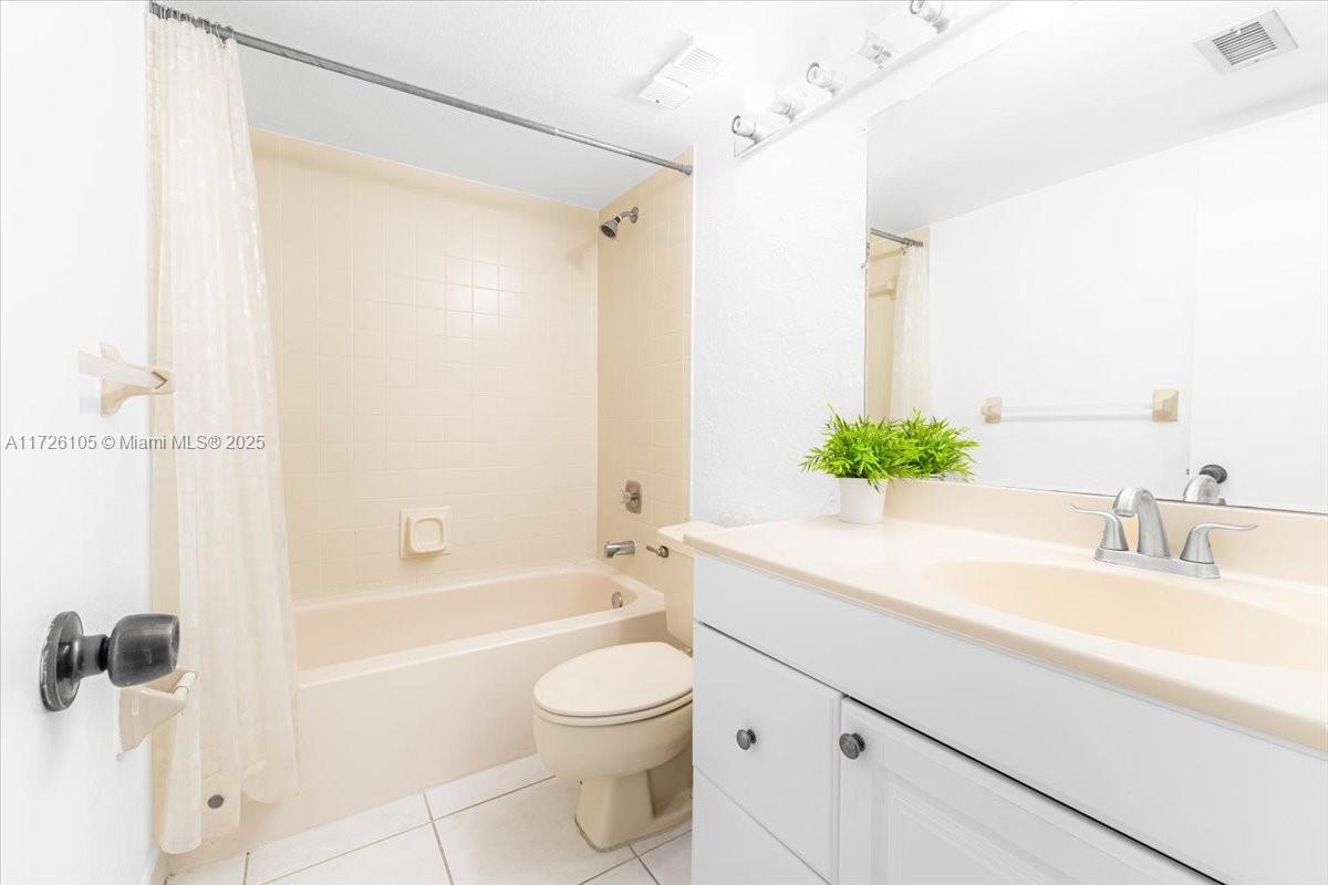110 Lake Emerald Dr #403, Oakland Park, Florida image 20