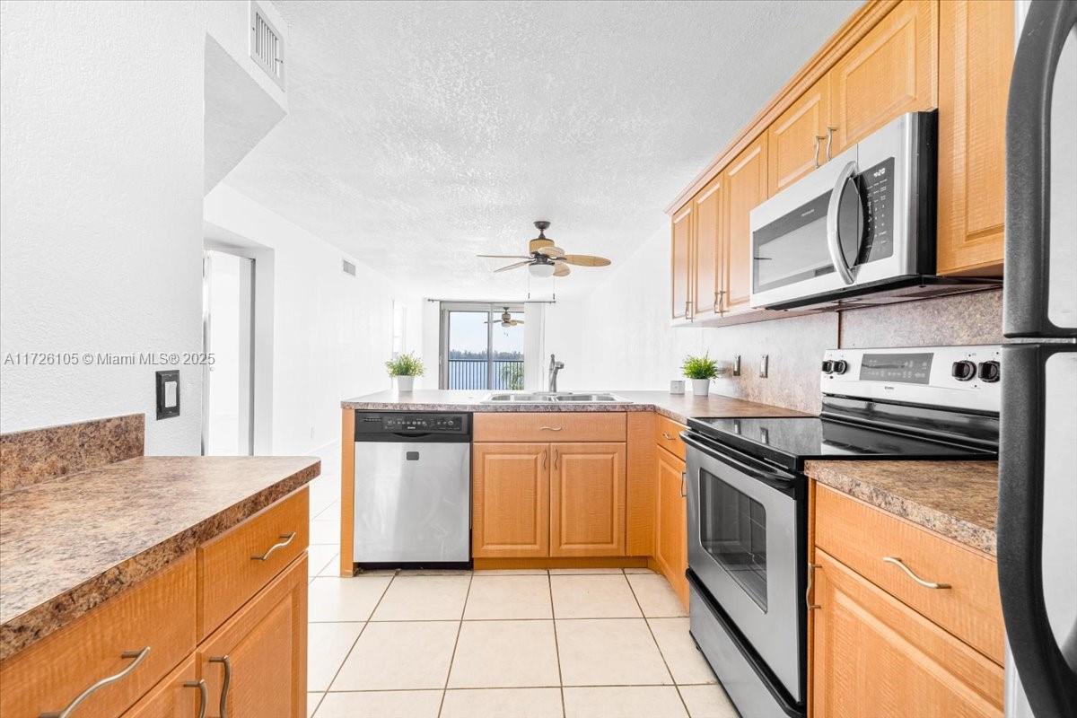110 Lake Emerald Dr #403, Oakland Park, Florida image 3