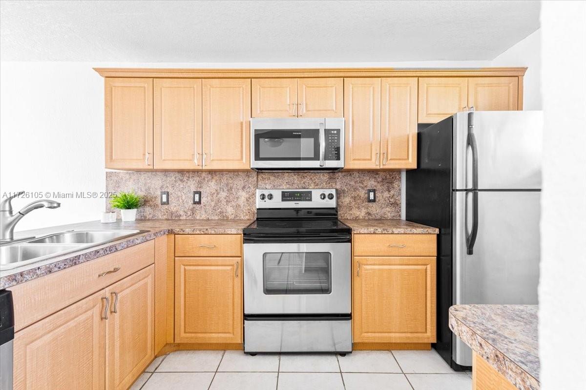 110 Lake Emerald Dr #403, Oakland Park, Florida image 4