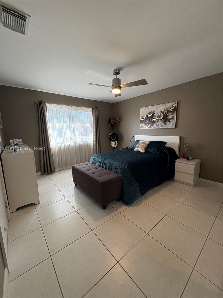 1101 NE 4th Ct, Hallandale Beach, Florida image 18