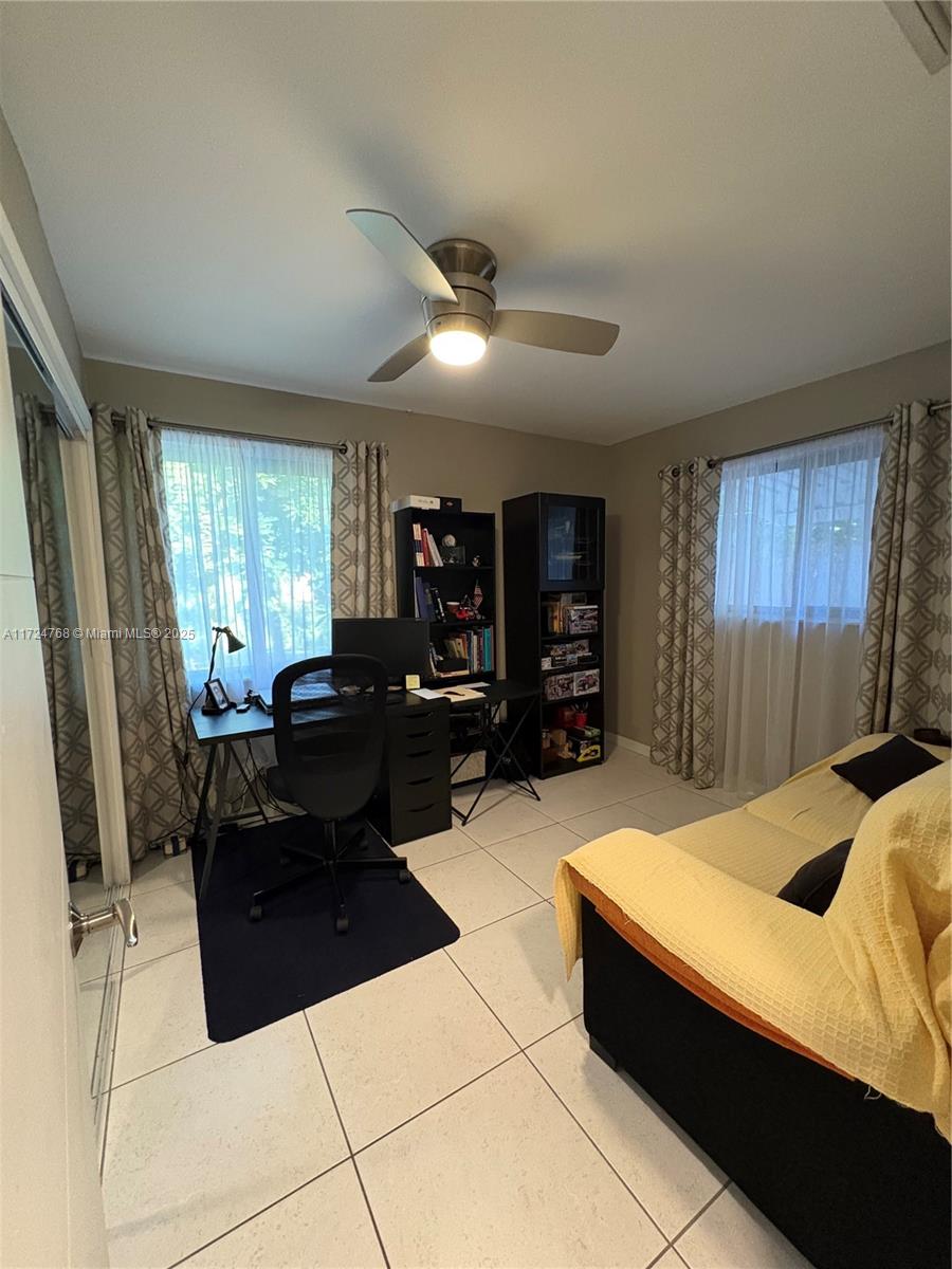 1101 NE 4th Ct, Hallandale Beach, Florida image 23