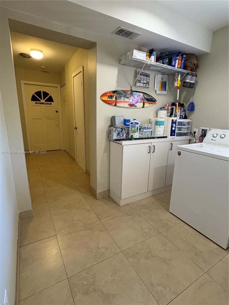 1101 NE 4th Ct, Hallandale Beach, Florida image 31