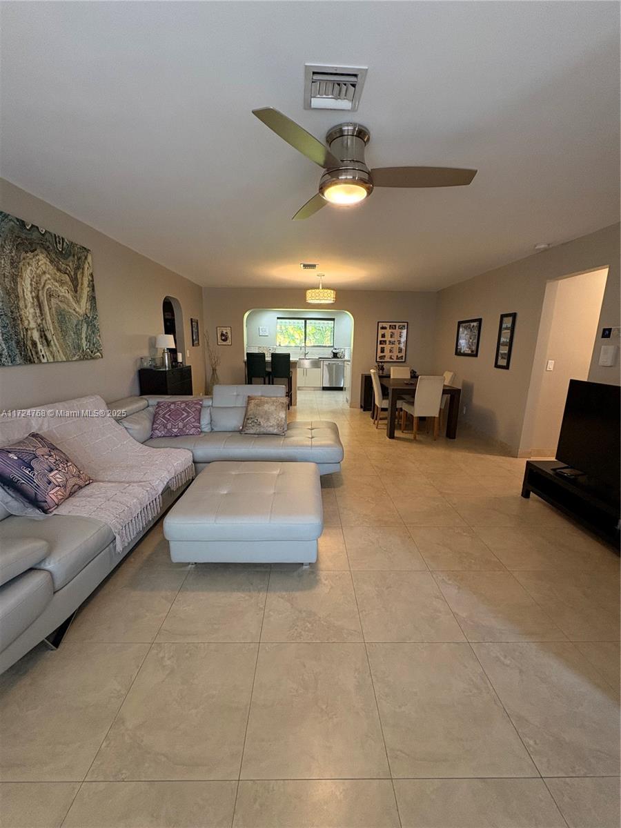 1101 NE 4th Ct, Hallandale Beach, Florida image 9