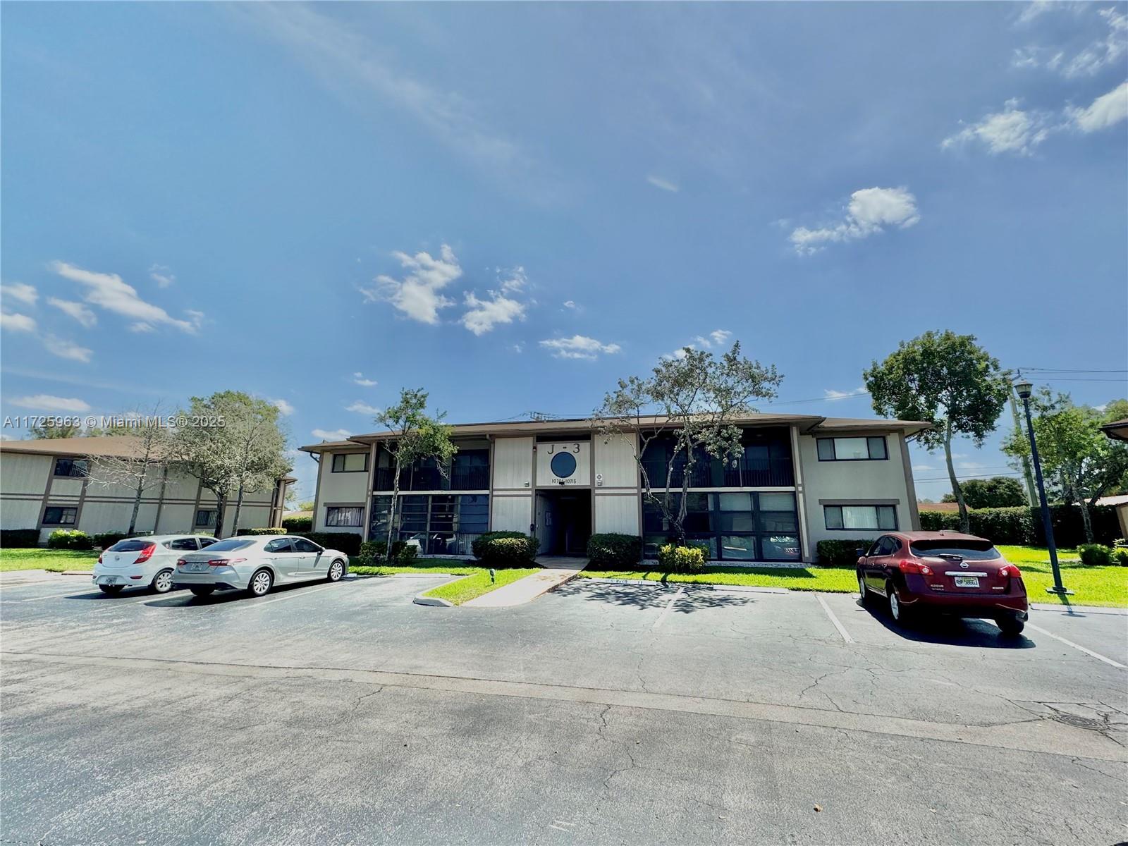 10715 W Clairmont Cir #212, Tamarac, Florida image 2