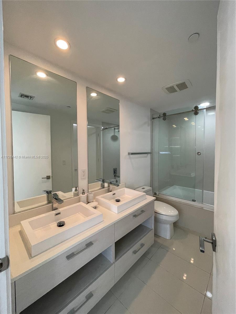 45 SW 9th St #1407, Miami, Florida image 16