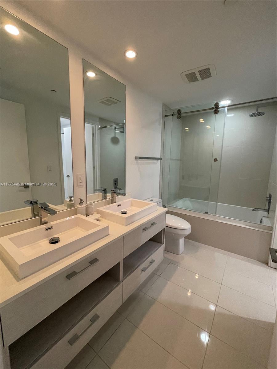 45 SW 9th St #1407, Miami, Florida image 9