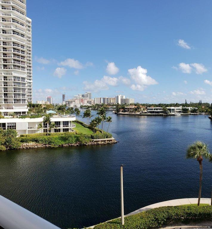 20515 E Country Club Dr #543, Aventura, Florida image 2