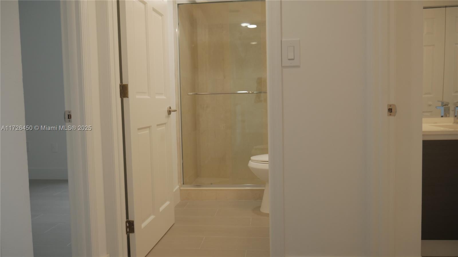 20515 E Country Club Dr #543, Aventura, Florida image 8