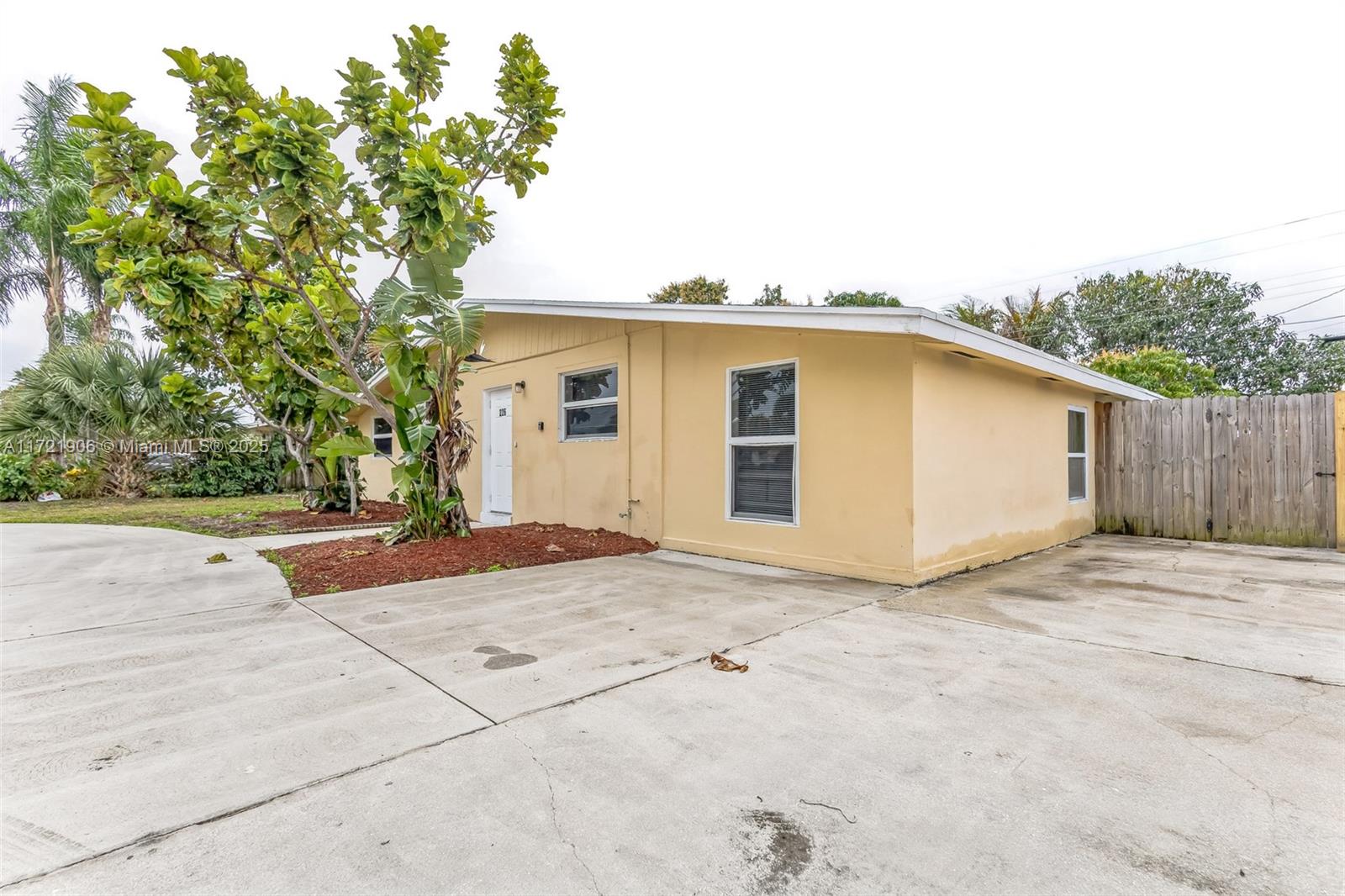 226 E Gateway Blvd, Boynton Beach, Florida image 2