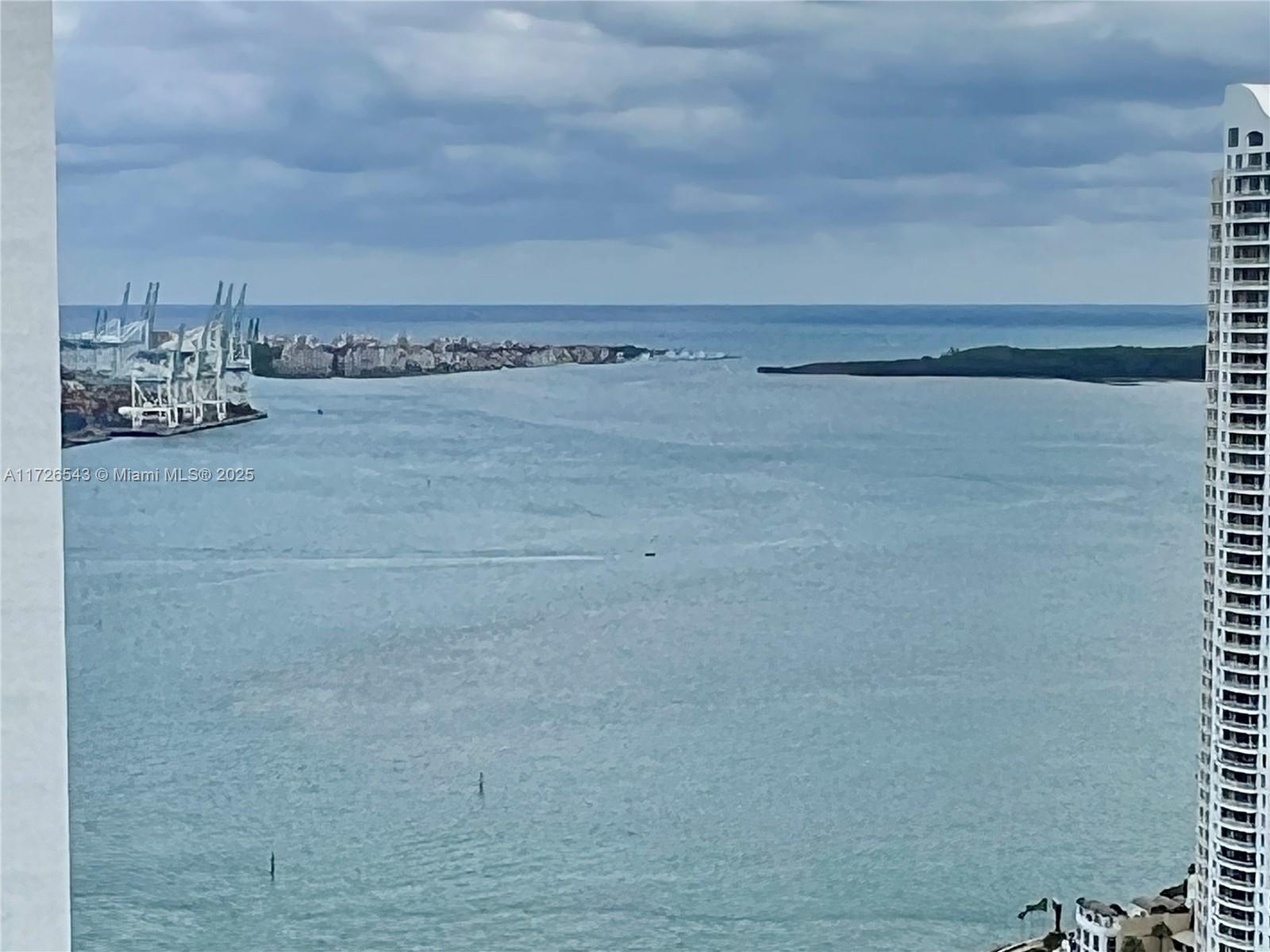 300 S Biscayne Blvd #3614, Miami FL 33131