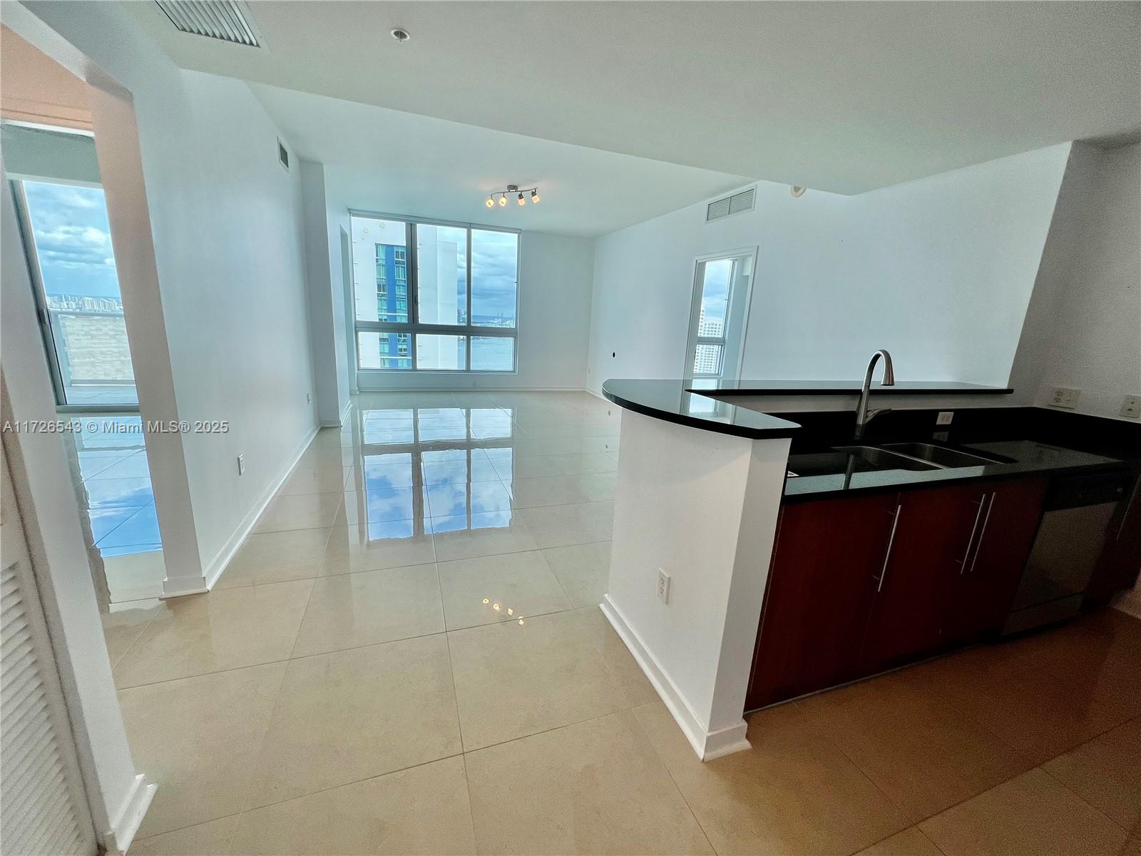 300 S Biscayne Blvd #3614, Miami FL 33131
