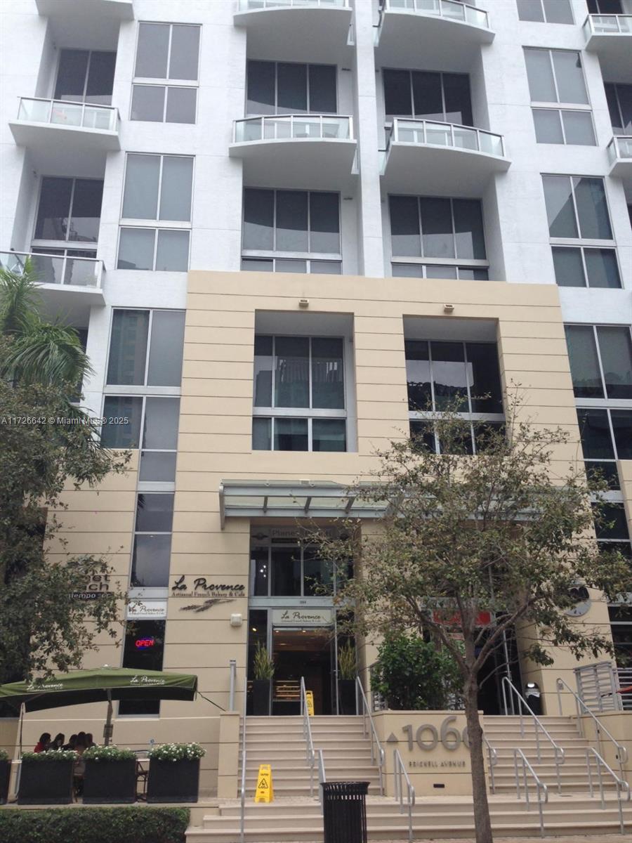 1060 Brickell Ave #811, Miami FL 33131