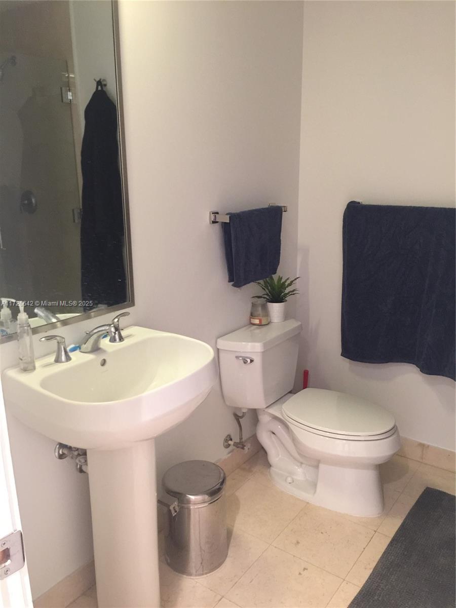 1060 Brickell Ave #811, Miami FL 33131