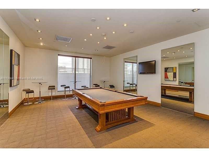 1060 Brickell Ave #811, Miami FL 33131