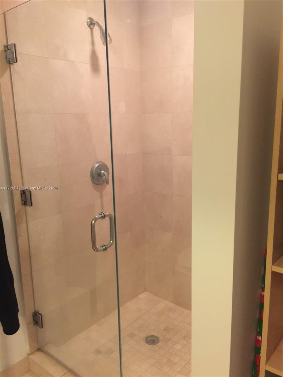 1060 Brickell Ave #811, Miami FL 33131