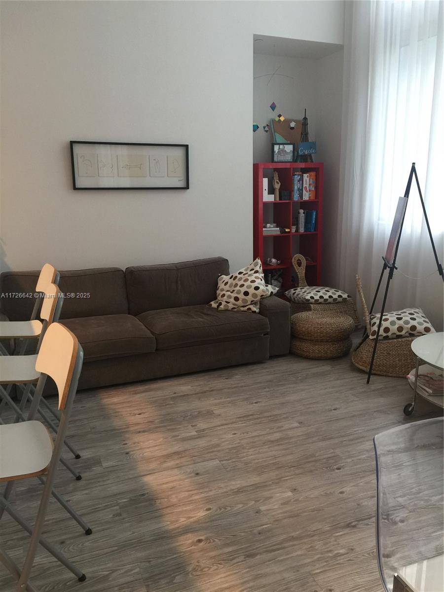 1060 Brickell Ave #811, Miami FL 33131
