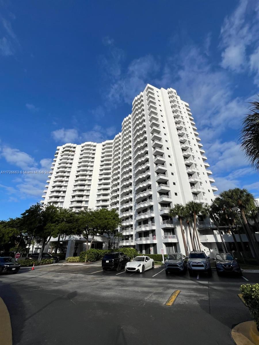 *** 640 CREDIT SCORE REQUIRED BY ASSOCIATION*** SPECTACULAR 2 BEDROOM, 2 BATH UNIT IN BEAUTIFUL BUILDING OF PARC CENTRAL. TOTALLY UPGRADED, SPACIOUS KITCHEN WITH GRANITE COUNTERS, LAMINATE FLOORS, POOL VIEW, WASHER/DRYER IN UNIT. GREAT BUILDING IN THE HEART OF AVENTURA, WITHIN WALKING DISTANCE FROM AVENTURA MALL, DINNING, GOLF CIRCLE & GORGEOUS BEACHES, AND AMENITILES LIKE: ELEVATOR, POOL, GYM, COFFEE SHOP, SAUNA, CLUBHOUSE AND MORE. ONE PET ALLOWED MAXIMUM 25 LBS - $250 NONREFUNDABLE PET FEE APPLIES. ASSOCIATION TAKES 15 DAYS FOR APPROVAL. CREDIT OVER 640 IS REQUIRED. WATER/SEWER/CABLE/INTERNET INCLUDED.