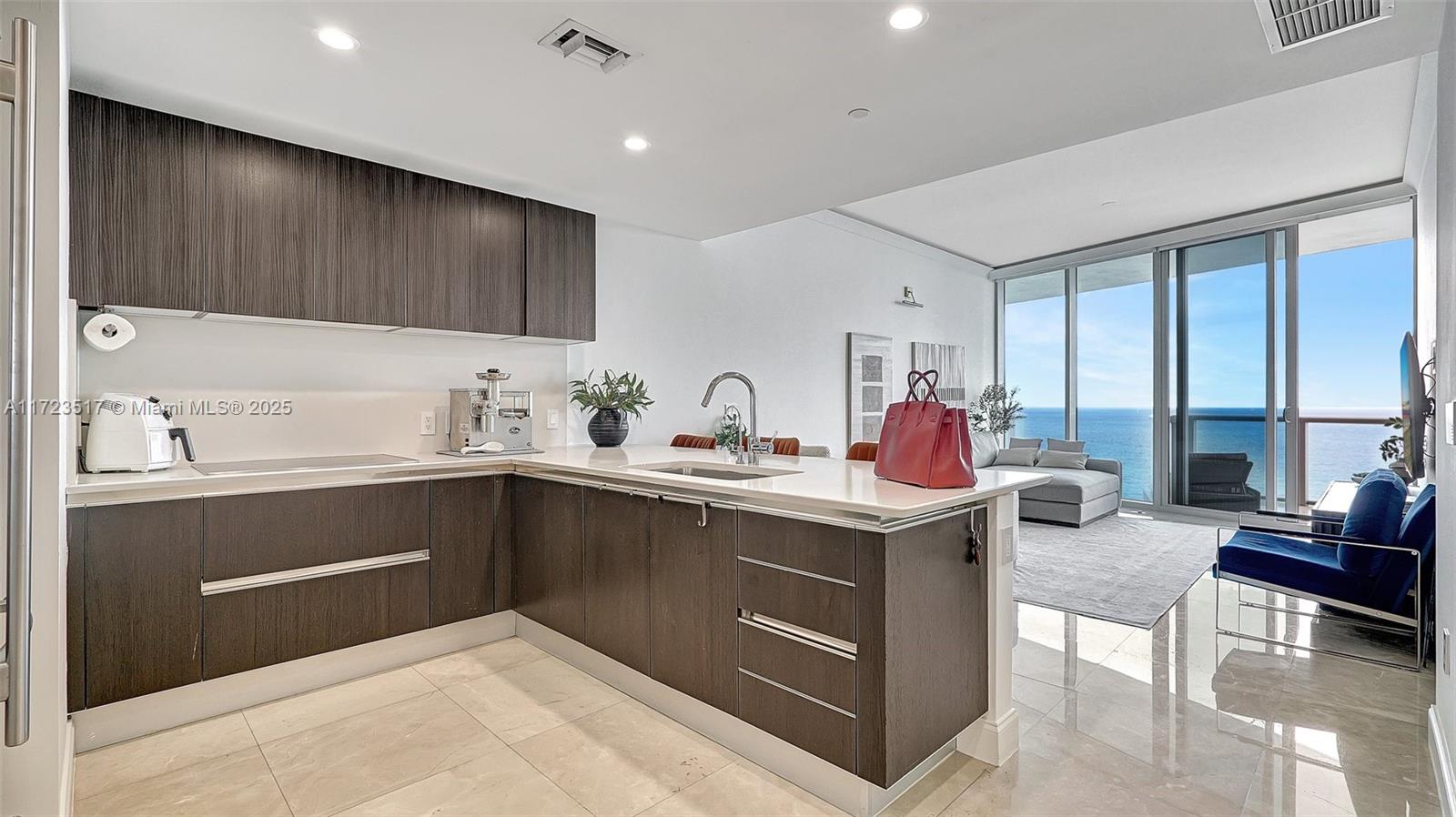 Apartamento à Venda em Sunny Isles Beach, FL