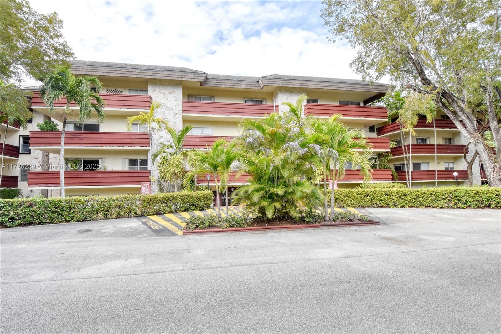 Just updated, painted and refreshed in South Coral Gables! Wonderful one bedroom one bath with an additional 1/2 bath for guests unit for rent across from University of Miami, the metrorail, shops and dining. Unit is large and bright with almost 900 sq feet and a huge balcony. A very quiet building with lovely pool, common areas and exercise room. Unit has one assigned parking space.  A must see !





Freshly painted and updated South Coral Gables one bedroom with one full bath plus 1/2 bath for guests unit i Welcome to Villa Capri w very quiet building across the street from University of Miami, The metrorail, shops and dining.
Very Spacious 1/1.5 with almost 900 sq. feet, huge balcony.  One assigned parking space. Ready for immediate occupancy.