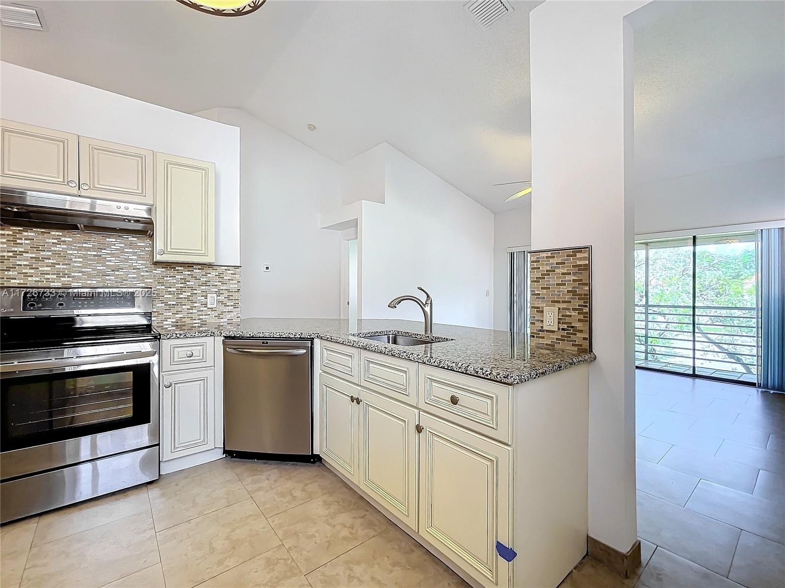 20 Via De Casas Sur #202, Boynton Beach, Florida image 19