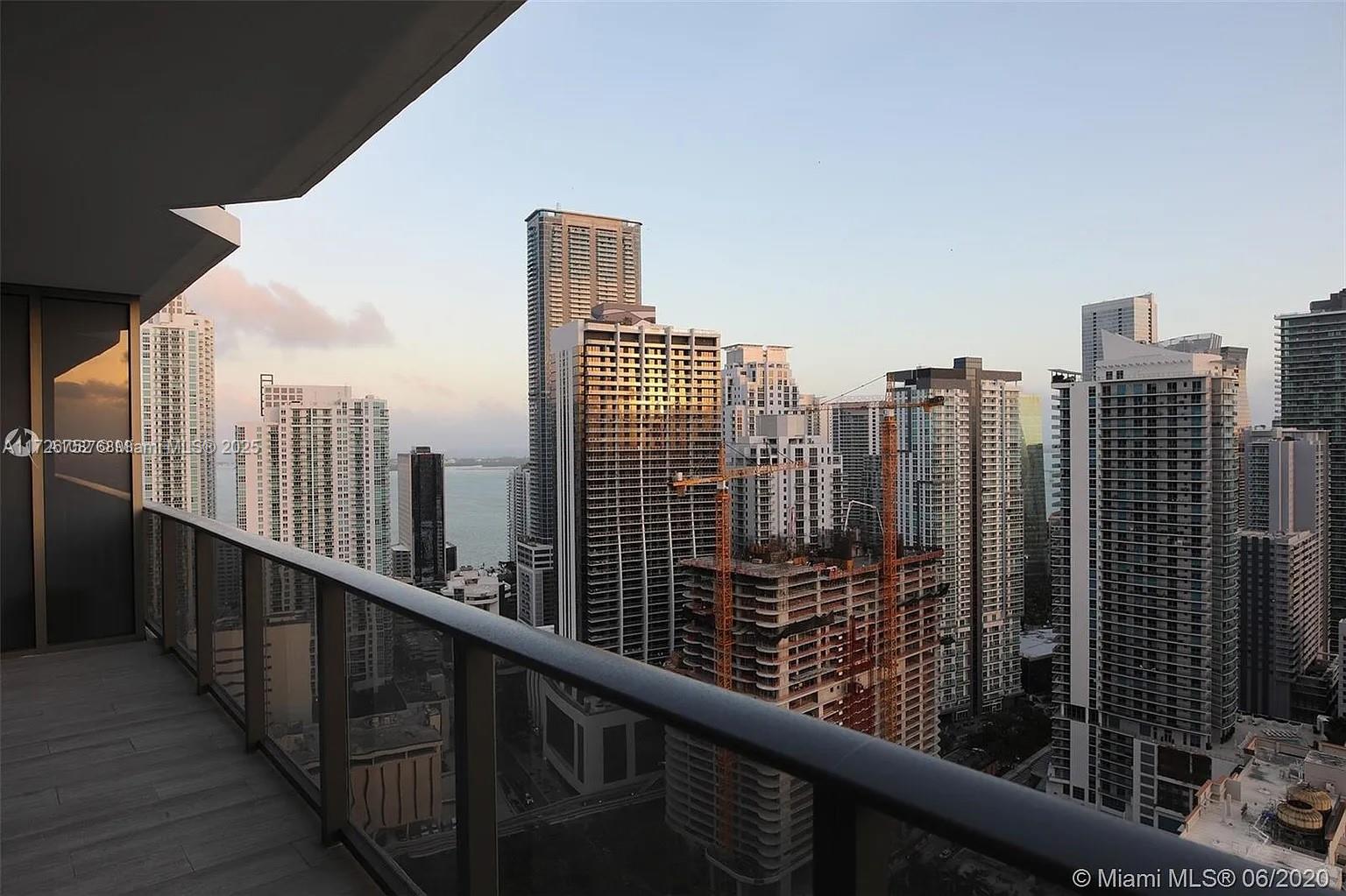 55 SW 9th St #3605, Miami FL 33130