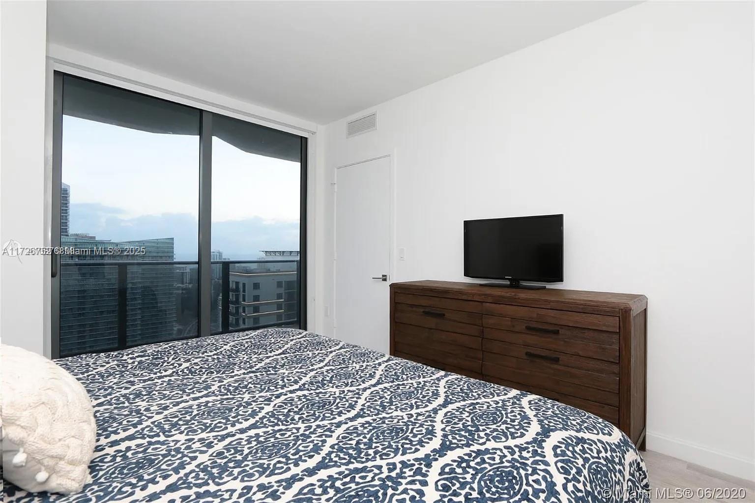 55 SW 9th St #3605, Miami FL 33130