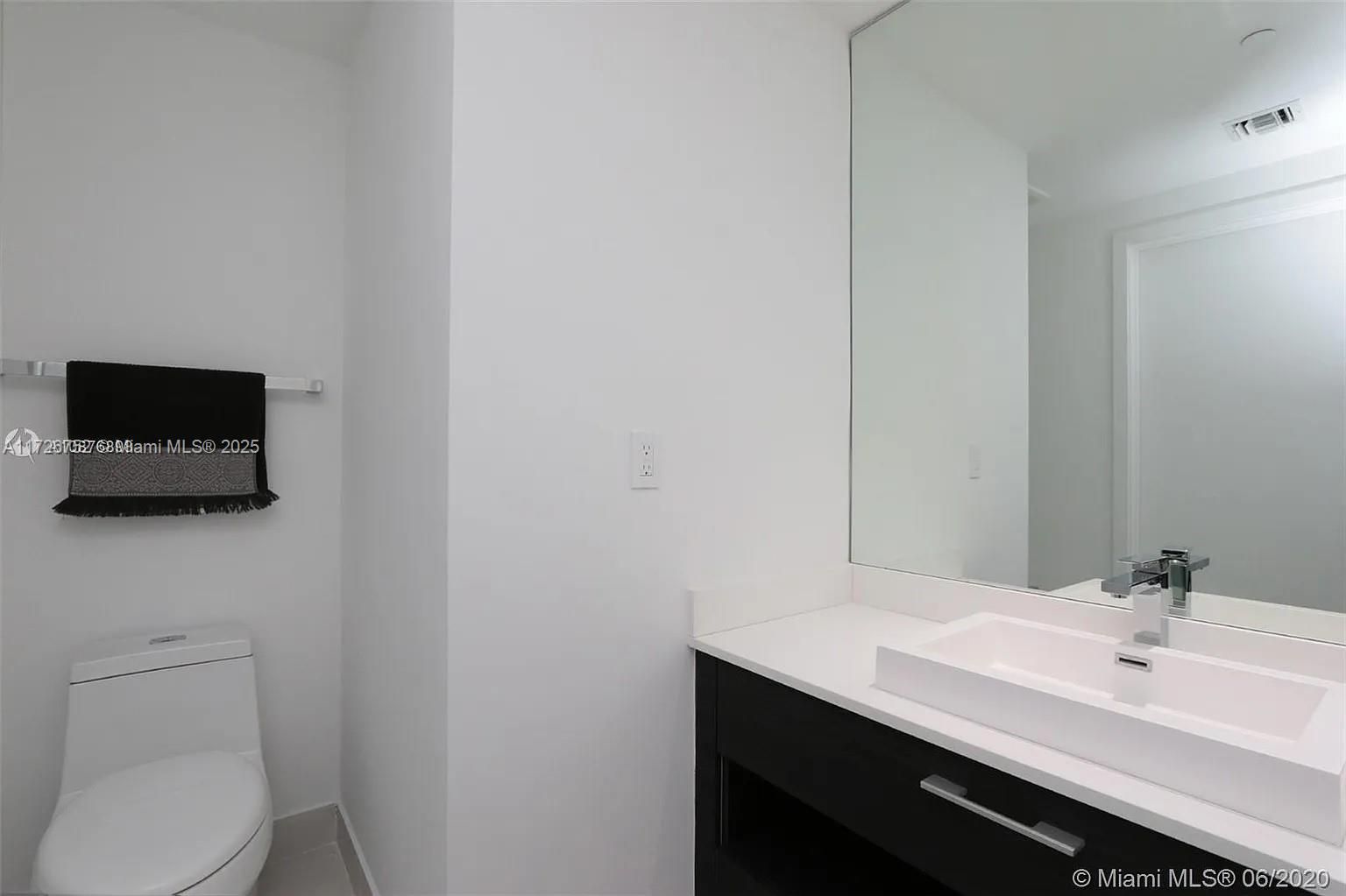55 SW 9th St #3605, Miami FL 33130